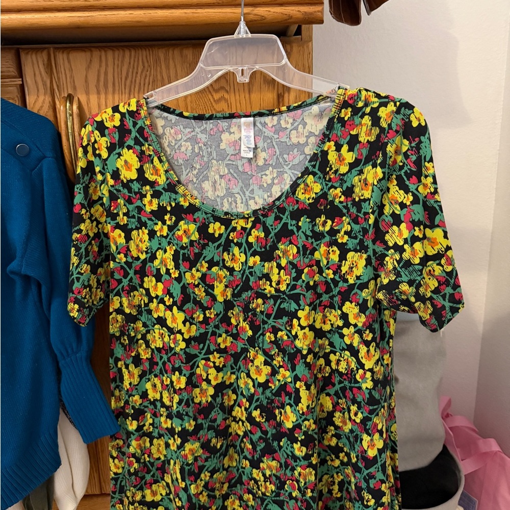 LuLaRoe Floral Short Sleeve Top - Yellow and Red on Black (48)